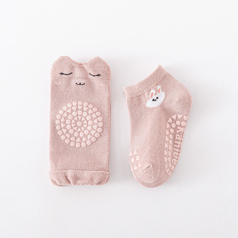 Set aus Kinder-Knieschützern und Socken für sicheres Krabbeln